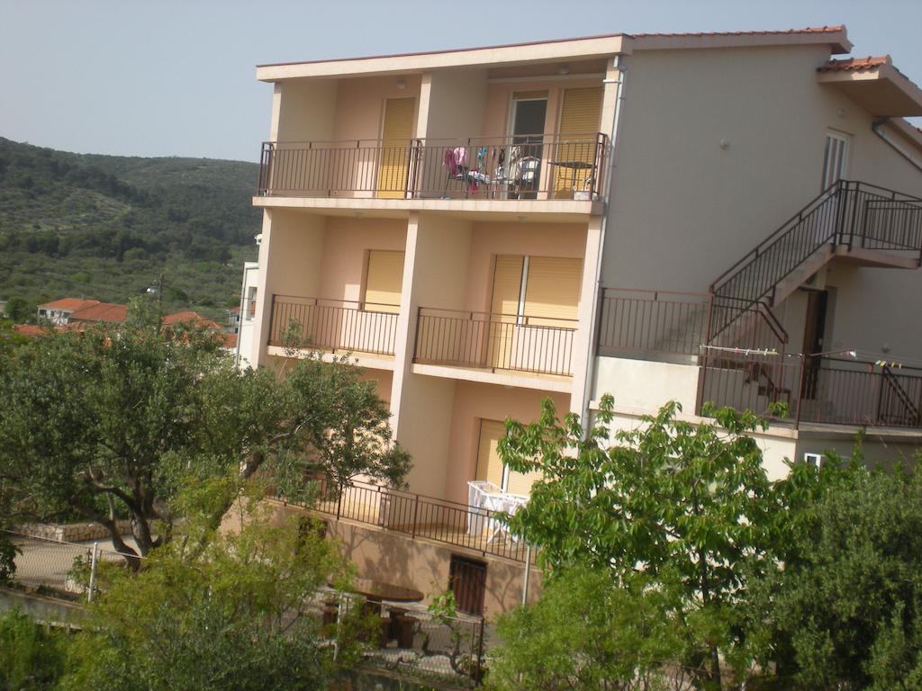 Apartments Jelica สลาทิเน ภายนอก รูปภาพ
